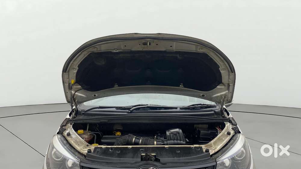 Mahindra Marazzo M8, 2018, Diesel