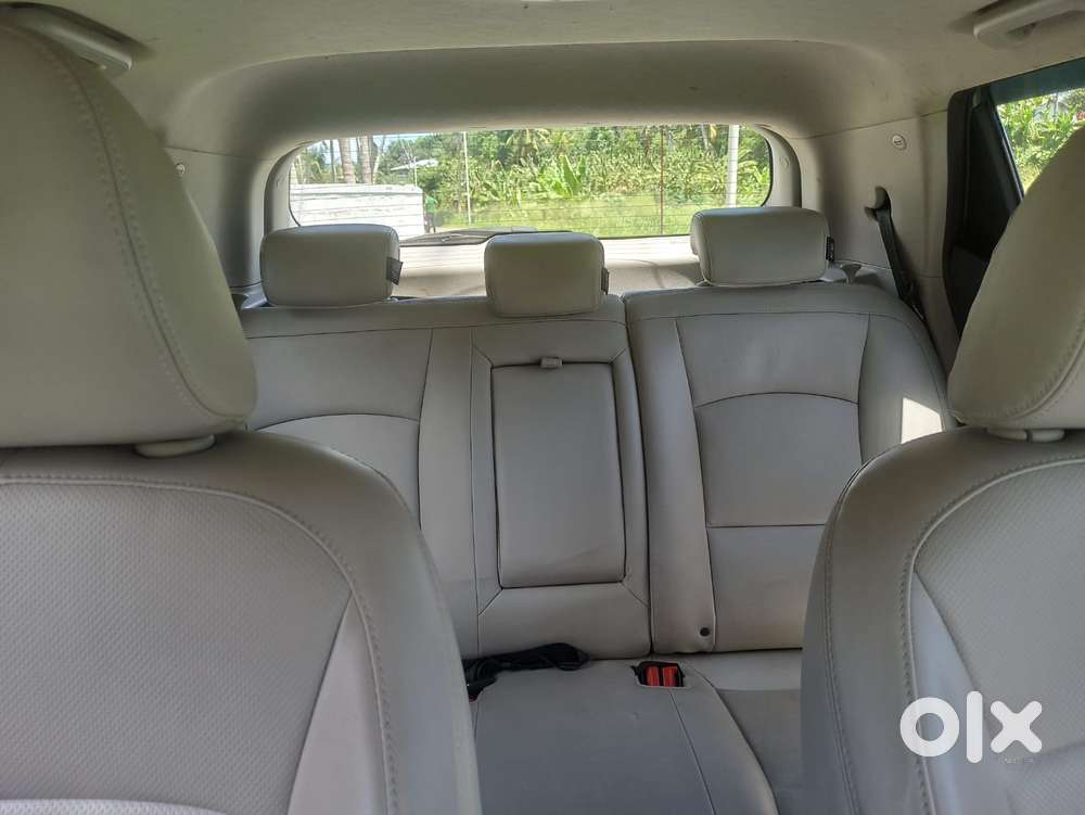 Mahindra Xuv300 1.2 W8 Amt Petrol, 2022, Petrol