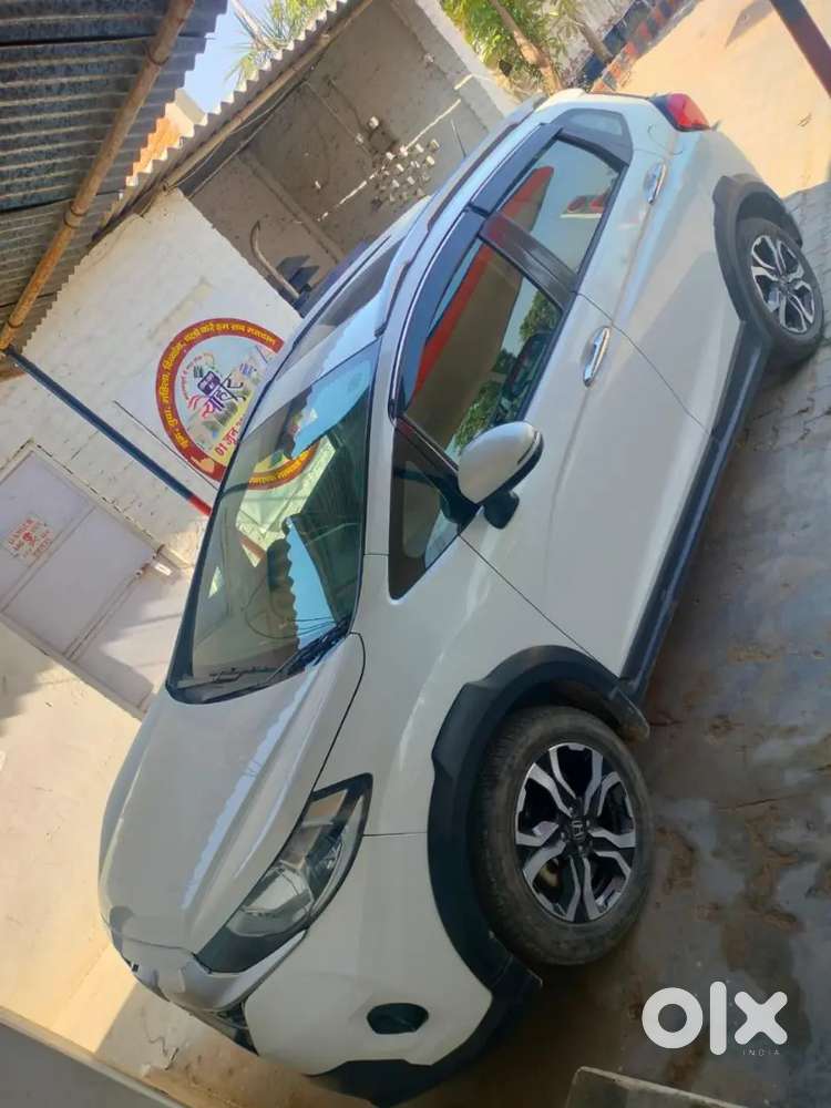 Top Modal Sunroof Ke Sath  Gadi Me Koi Bhi Problem Nhi H