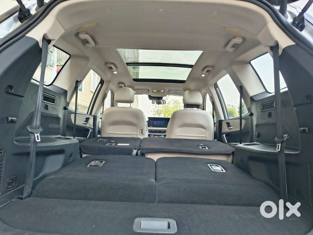 Mahindra Xuv700 2.0 Ax 7 Petrol Mt Str, 2021, Petrol