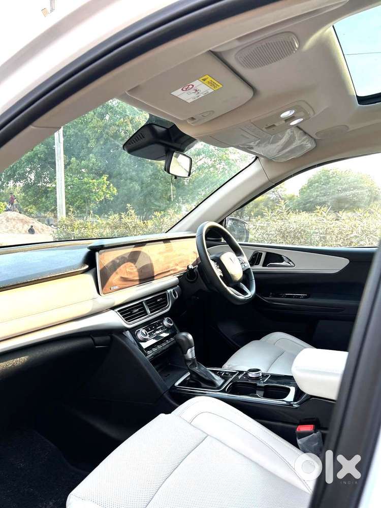 Mahindra Xuv700 2.2 Ax 7 Diesel At Luxury Pack Str, 2025, Diesel