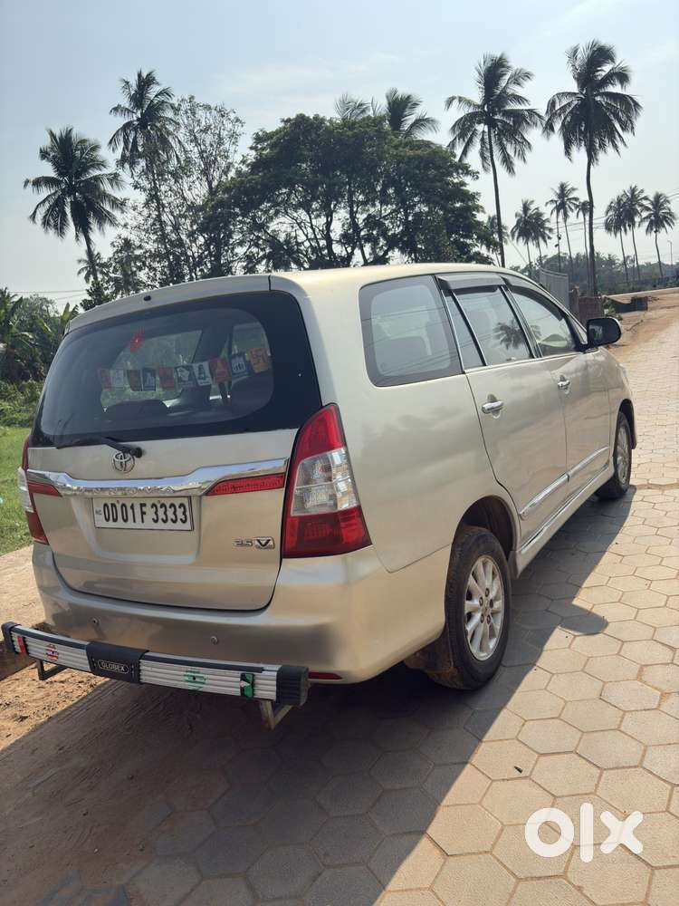 Toyota Innova 2.5 Vx 8 Str Bs-iii, 2015, Diesel