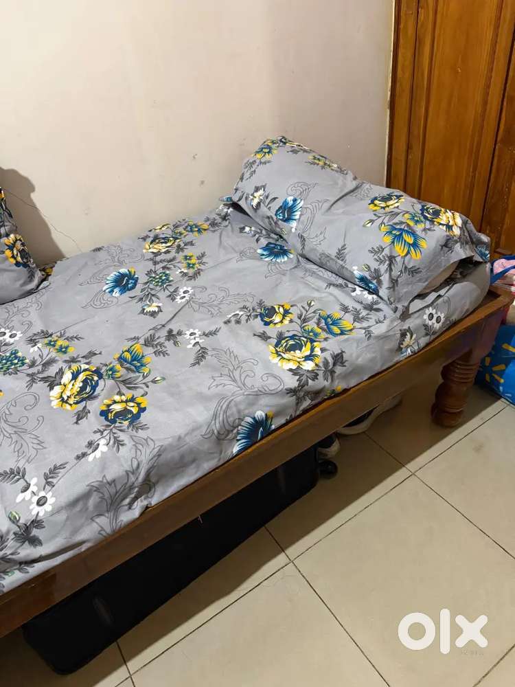 Diwan cot with bed