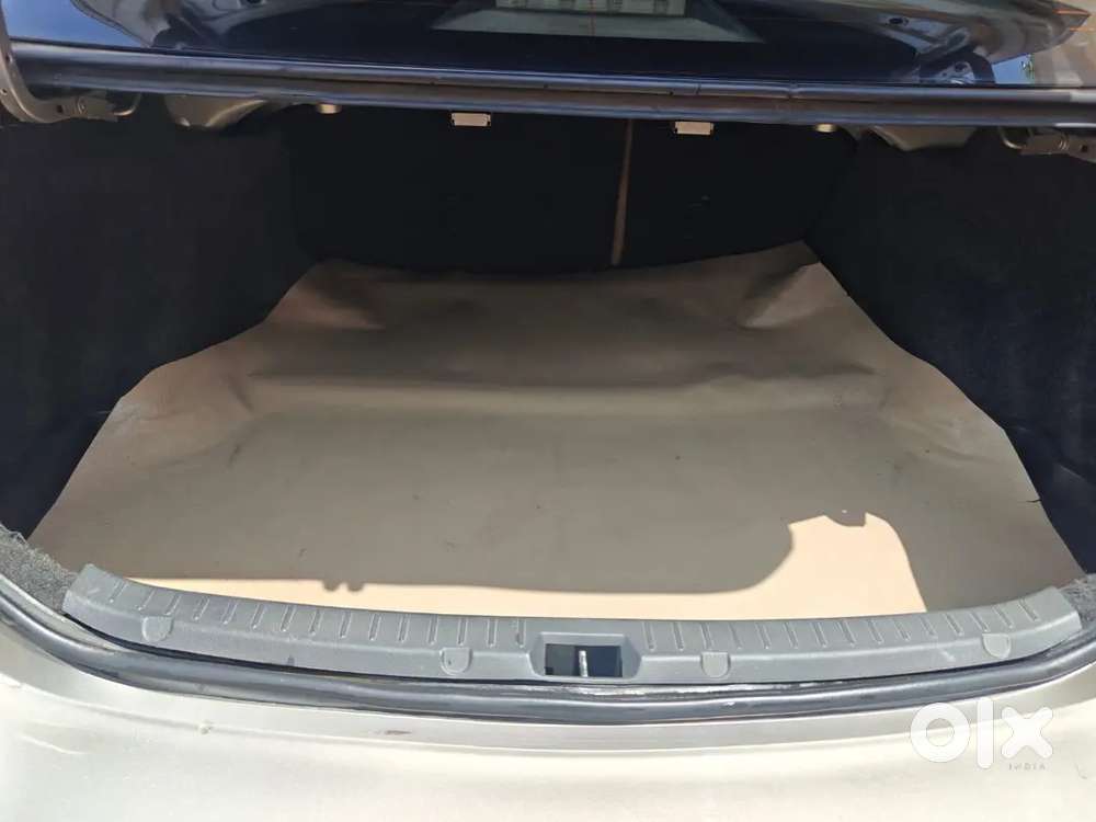 Toyota Corolla Altis 2013
