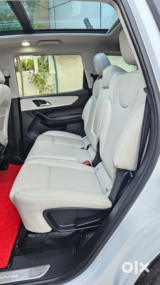 Mahindra Xuv700 2.2 Ax 7 Diesel Mt Luxury Pack Str, 2025, Diesel