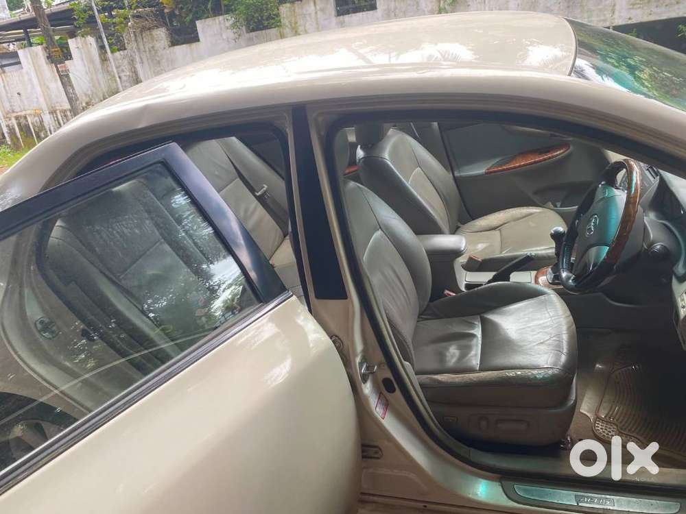 Toyota Corolla Altis 2010 Petrol Le