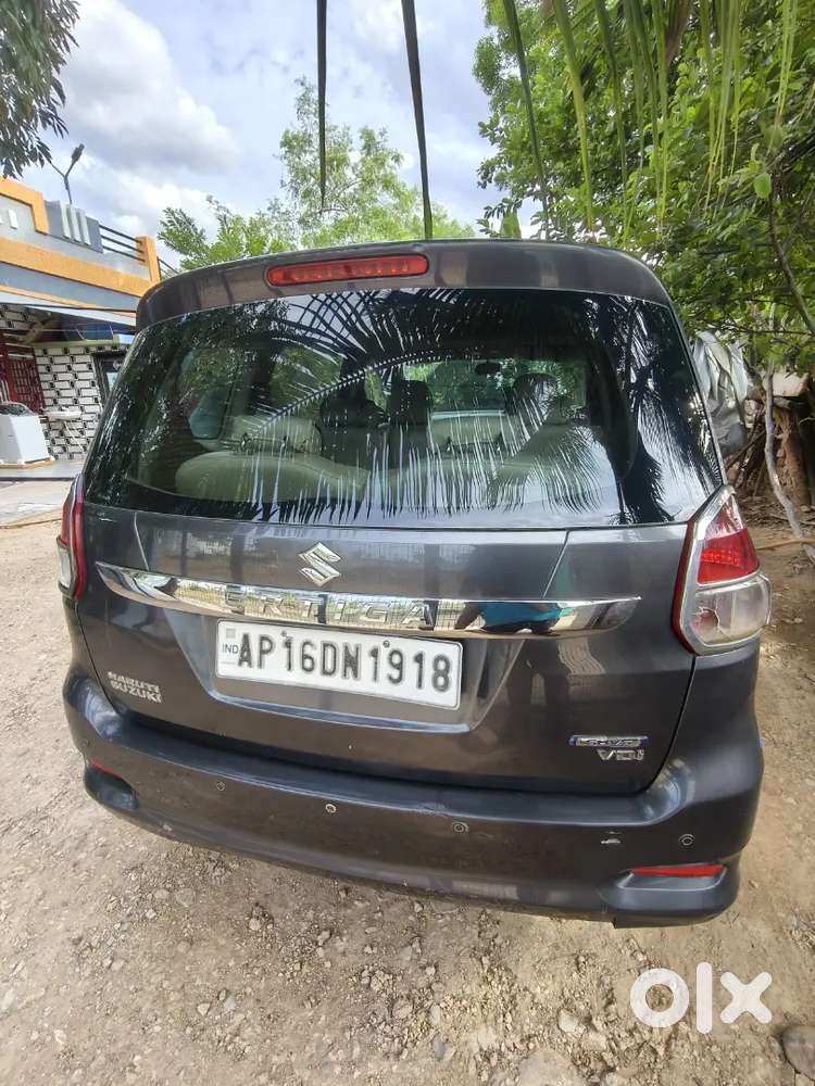Maruti Suzuki Ertiga Vdi 2016 Everything Is Fine But Small Screatchess