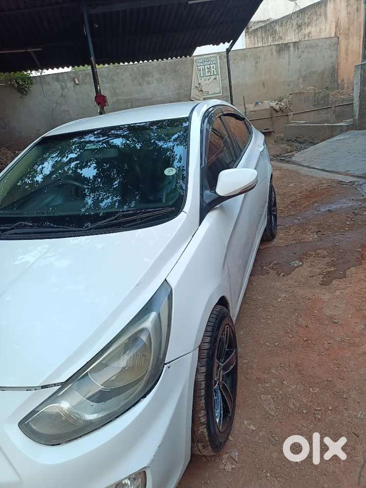 Hyundai Fluidic Verna