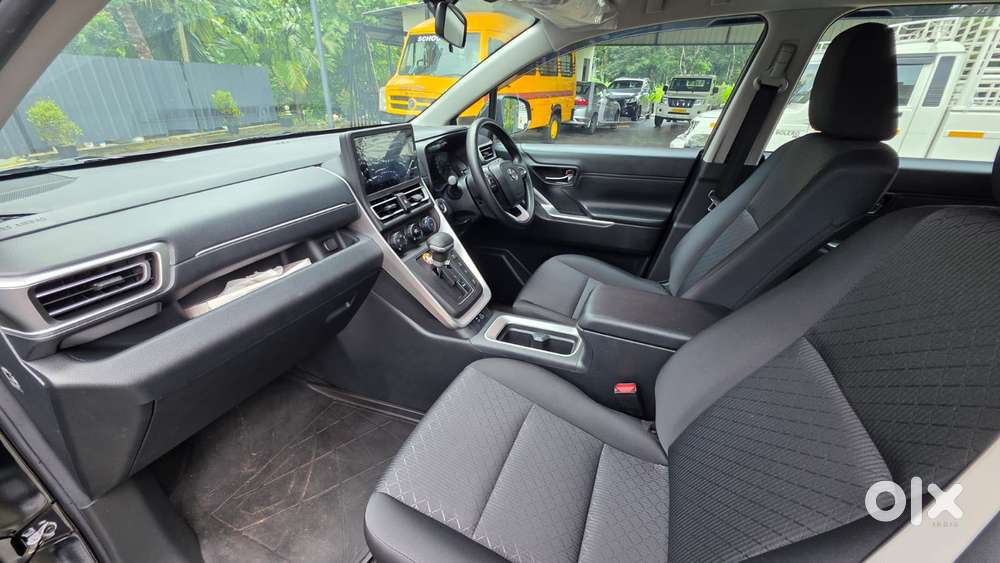 Toyota Innova Hycross 2.0 Gx 7 Str, 2025, Petrol