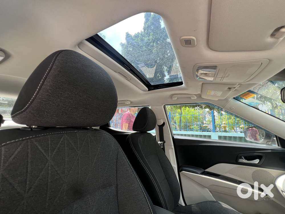 Mahindra Xuv 3xo Ax5 Pm Mt, 2024, Petrol