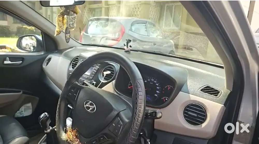 Hyundai Xcent 2015 .