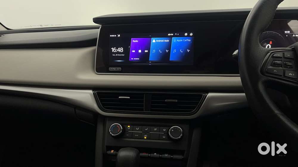 Mahindra Xuv700 2.0 Ax 3 Petrol At 5 Str, 2023, Petrol