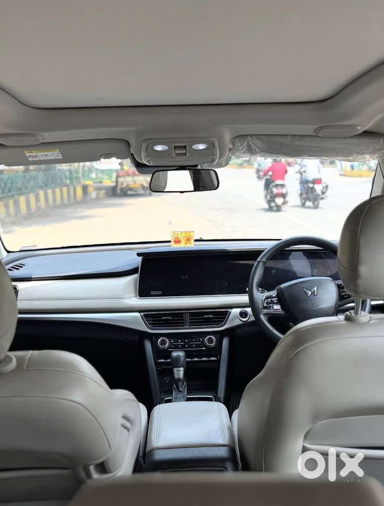 Mahindra Xuv700 Diesel 2023 Luxury Pack July Month
