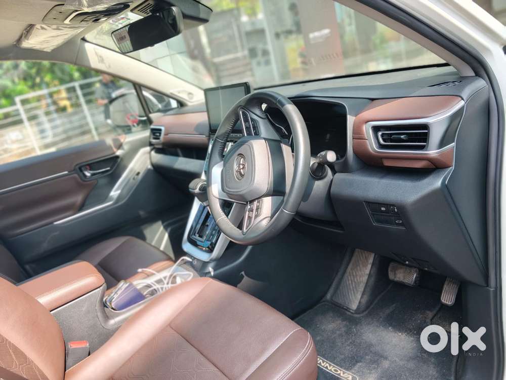 Toyota Innova Hycross 2.0 Zx Hybrid 7 Str, 2024, Cng & Hybrids