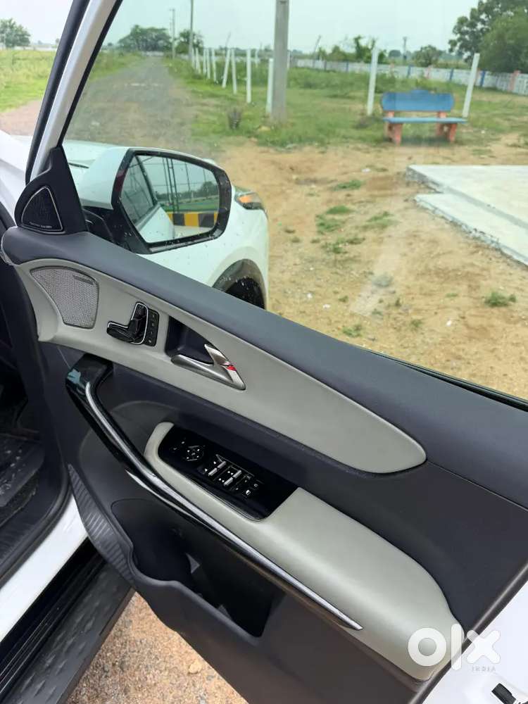 Mahindra Xev 9s 2026 Electric 10000 Km Driven