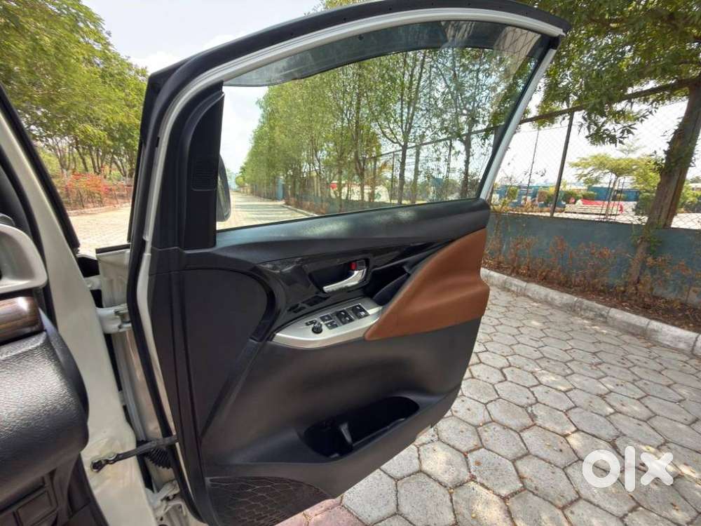 Toyota Innova Crysta 2.8 Zx At 7 Seater, 2022, Diesel
