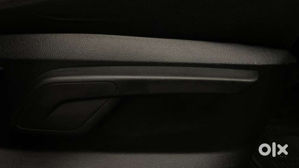 Mahindra Kuv100 Nxt 1.2 K8 Petrol 6 Str Dual Tone, 2018, Petrol