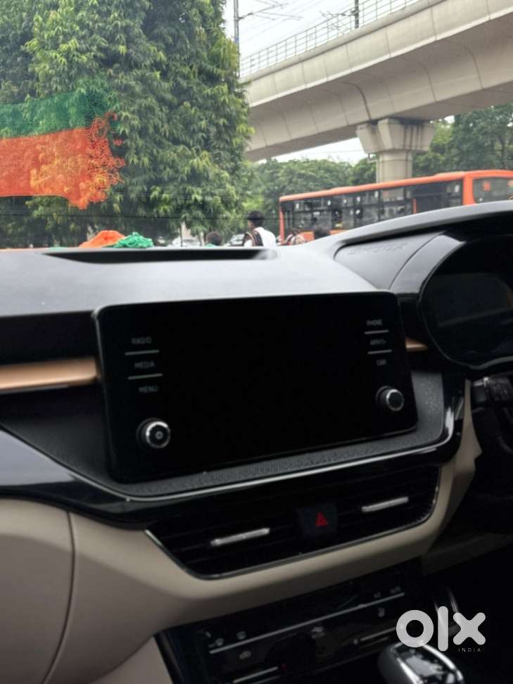 Skoda Slavia 1.0 Tsi Style At, 2023, Petrol