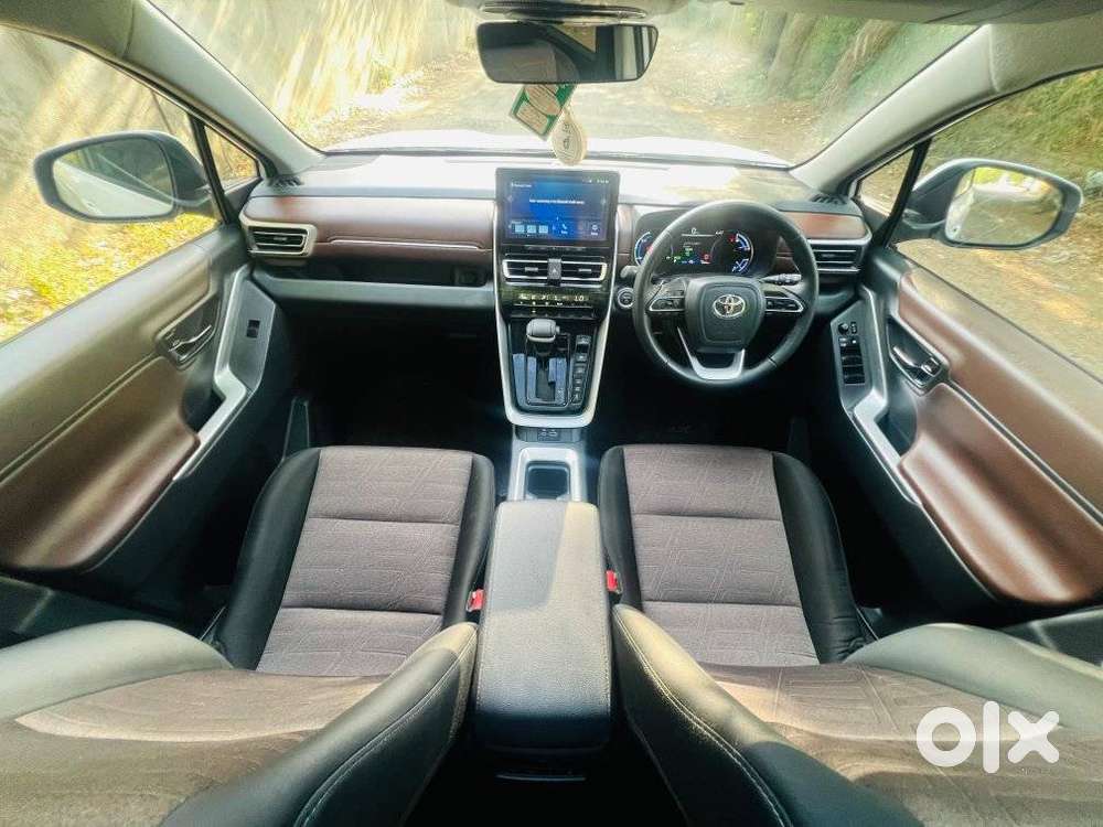 Toyota Innova Hycross 2.0 Vx (o) Hybrid 8 Str, 2024, Petrol