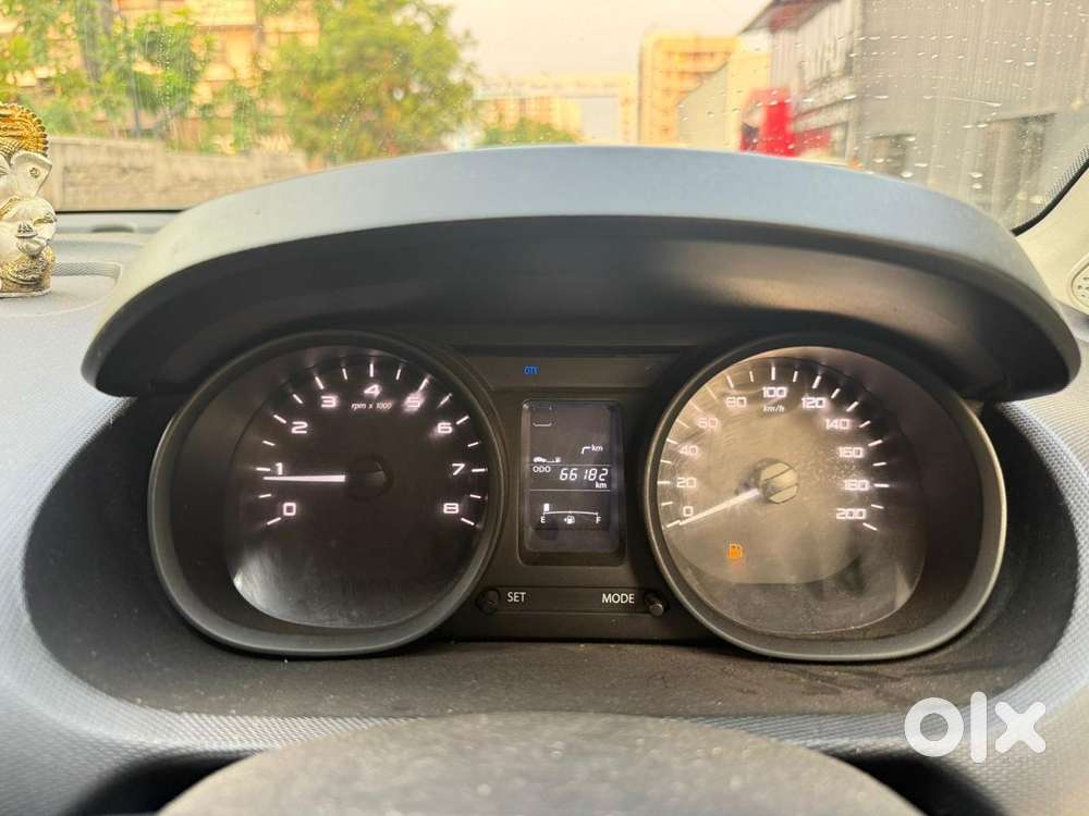 Tata Tiago, 2017, Petrol