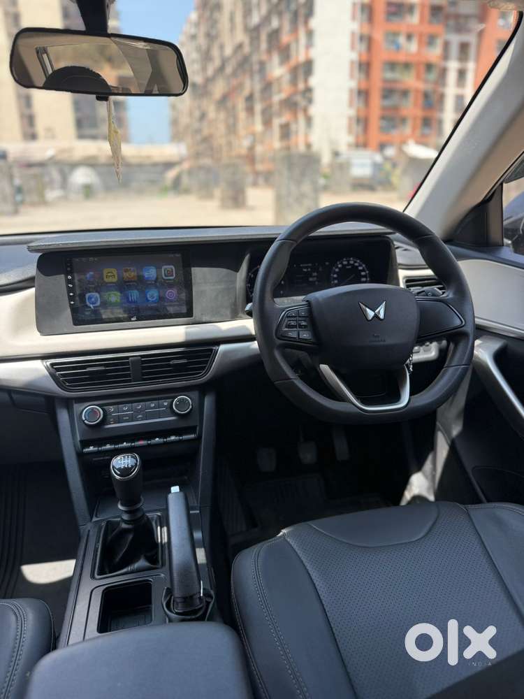 Mahindra Xuv700 Mx Petrol Mt 5 Str (e), 2022, Petrol