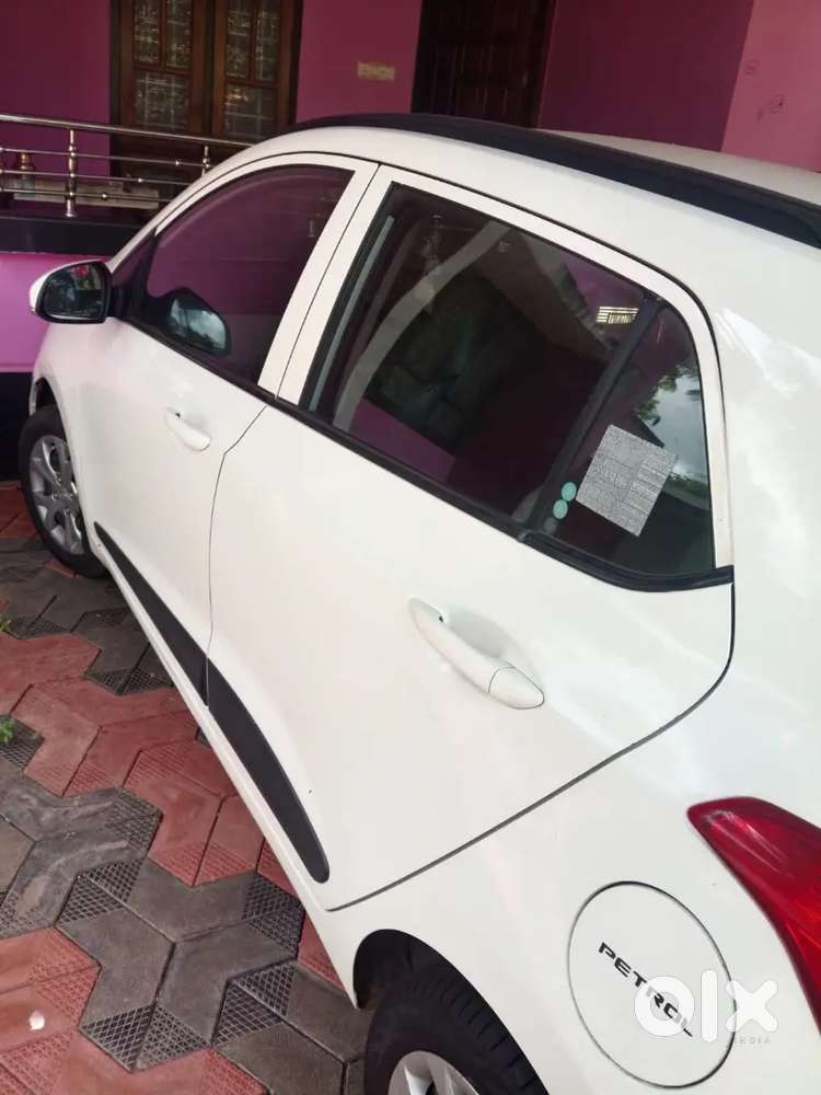 Hyundai Grand I10 2016 Diesel 100000 Km Driven