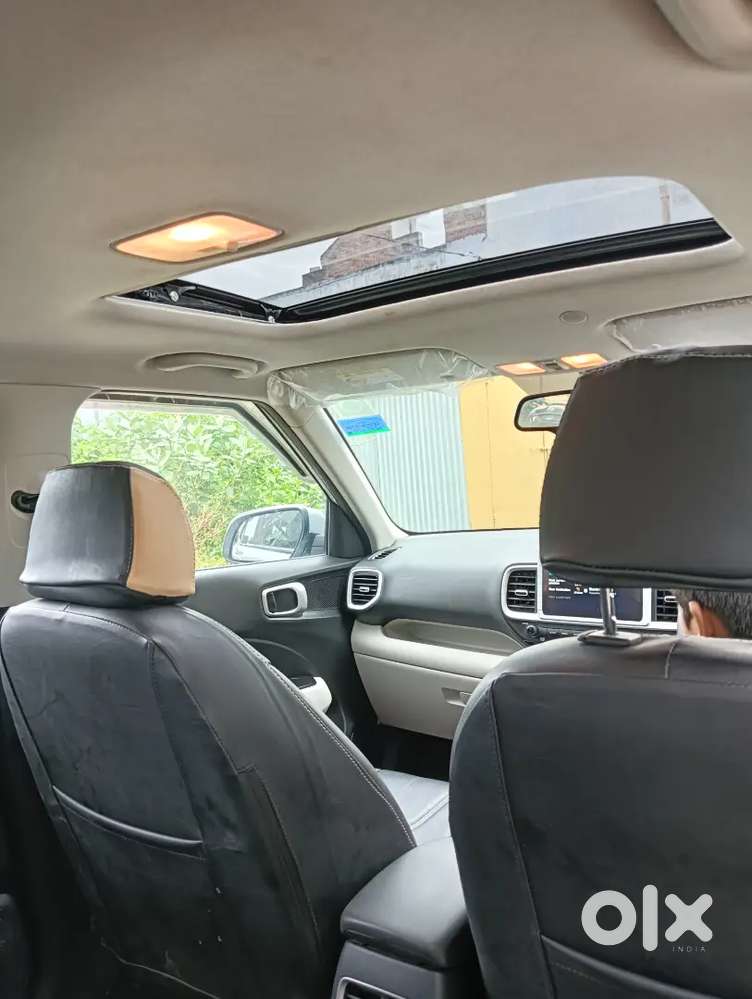 Hyundai Venue Petrol 2023 Sunroof Top Model