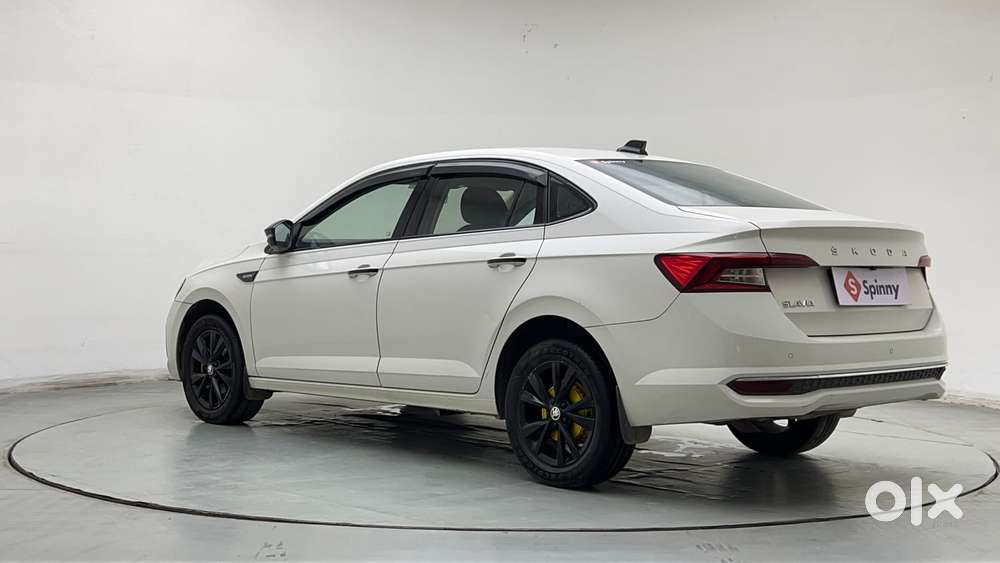 Skoda Slavia Style 1.0l Tsi At, 2022, Petrol