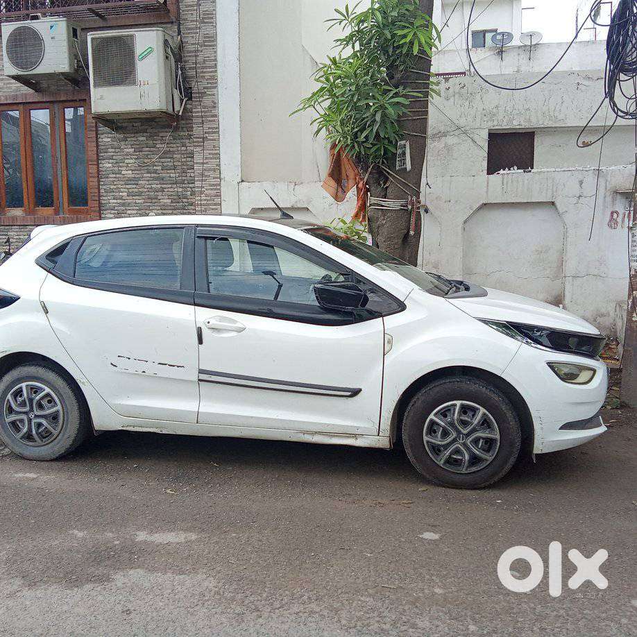 Tata Altroz 1.2 Xe, 2021, Petrol