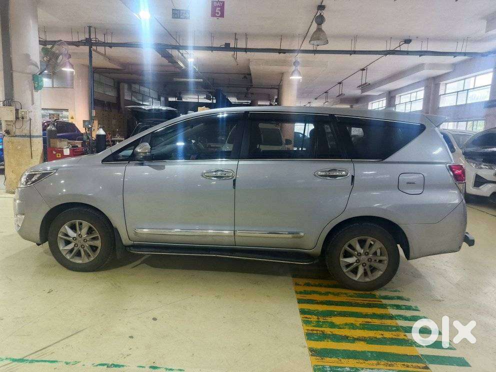 Toyota Innova Crysta 2.4 G Mt, 2023, Diesel