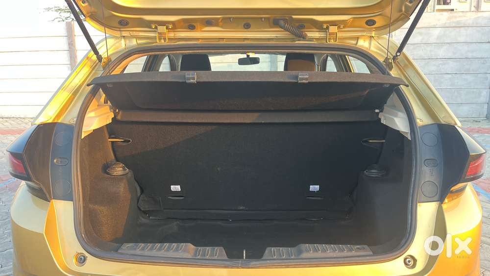 Tata Altroz 1.2 Xm Plus, 2022, Petrol