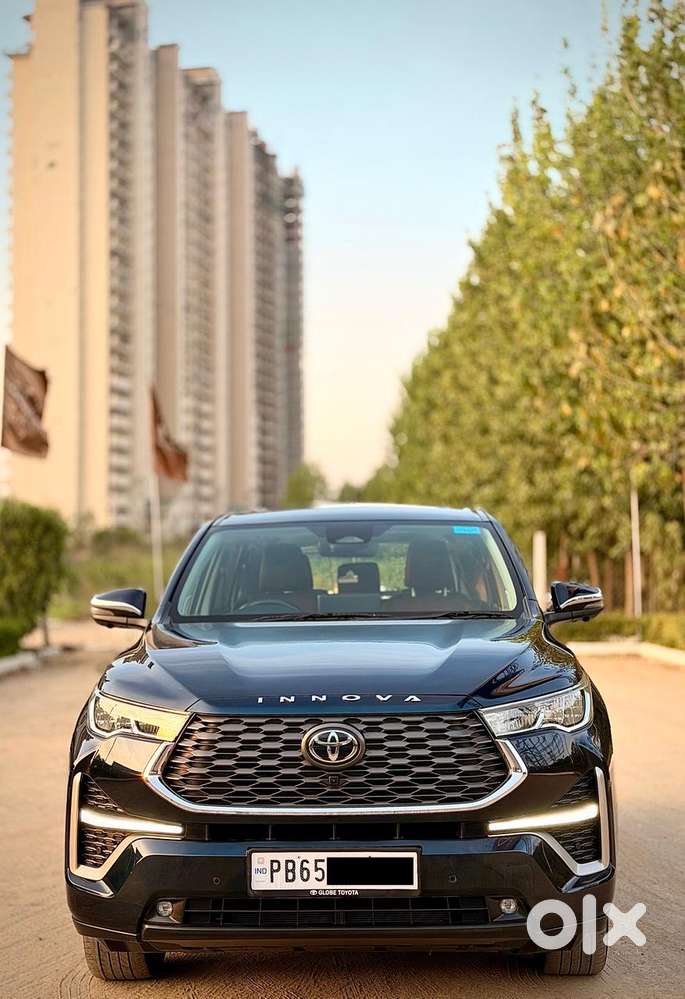 Toyota Innova Hycross 2.0 Zx (o) Hybrid 7 Str, 2023