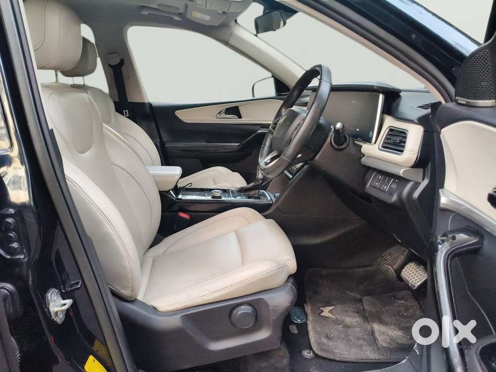 Mahindra Xuv700 2.2 Ax 7 Diesel At Luxury Pack Str Awd, 2022, Diesel