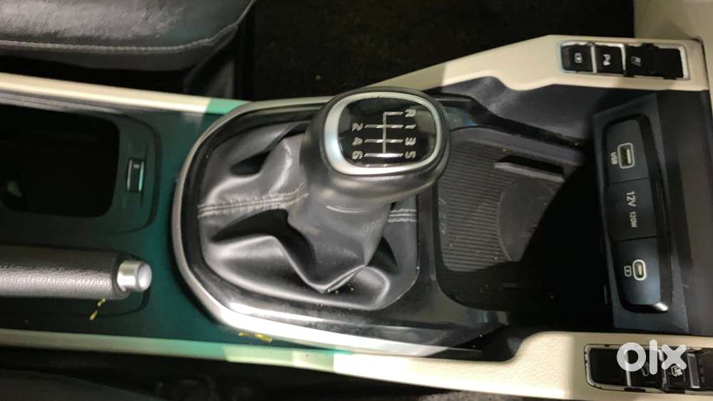 Kia Carens 1.4 Luxury Plus Dct 7 Str, 2022, Petrol