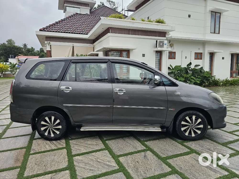 Toyota Innova 2012 Diesel Well Maintained Orginal Kerala Vehicle