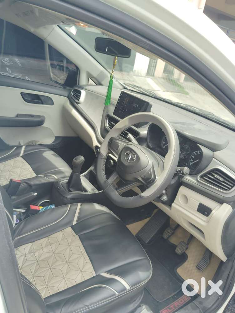 Tata Altroz 1.2 Xe, 2023, Petrol