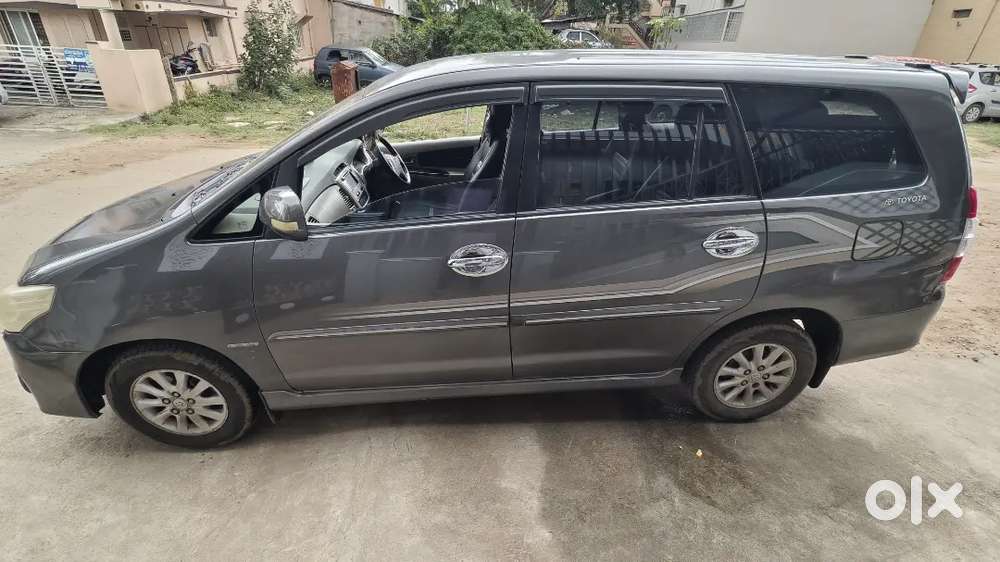 Toyota Innova 2.5 V 7 2012