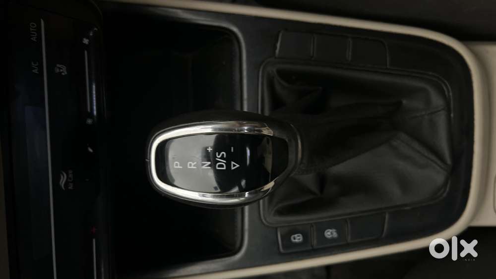 Skoda Slavia 1.0 Ambition Tsi At, 2023, Petrol