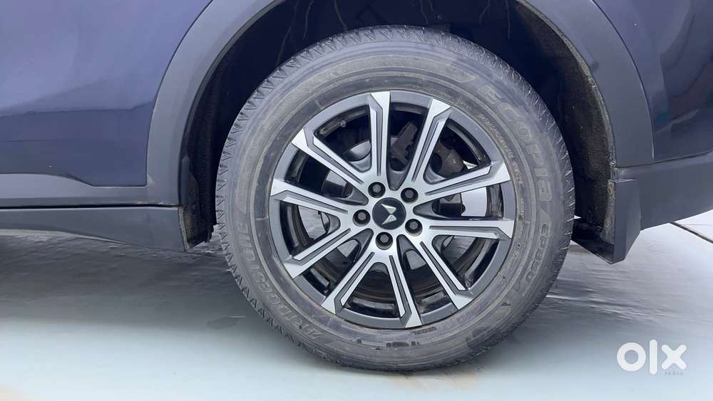 Mahindra Xuv700 2.0 Ax 7 Petrol At Str, 2024, Petrol