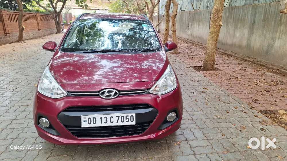 Hyundai Grand I10 Sportz 2015 Diesel 2nd Owner