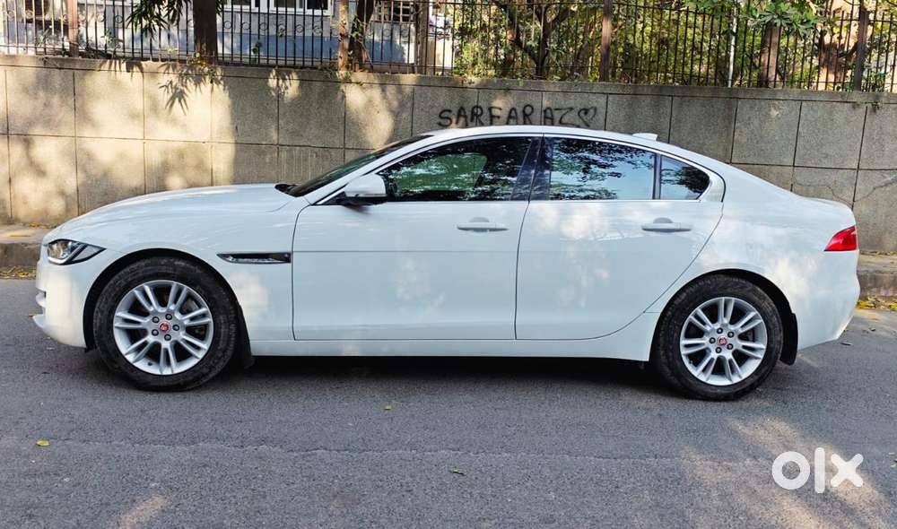 Jaguar Xe Portfolio, 2016, Petrol