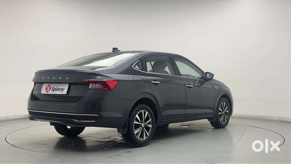 Skoda Slavia Style 1.0l Tsi Mt, 2023, Petrol