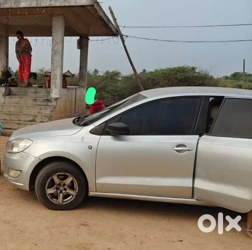 Skoda Rapid 2013 Diesel 120000 Km Driven