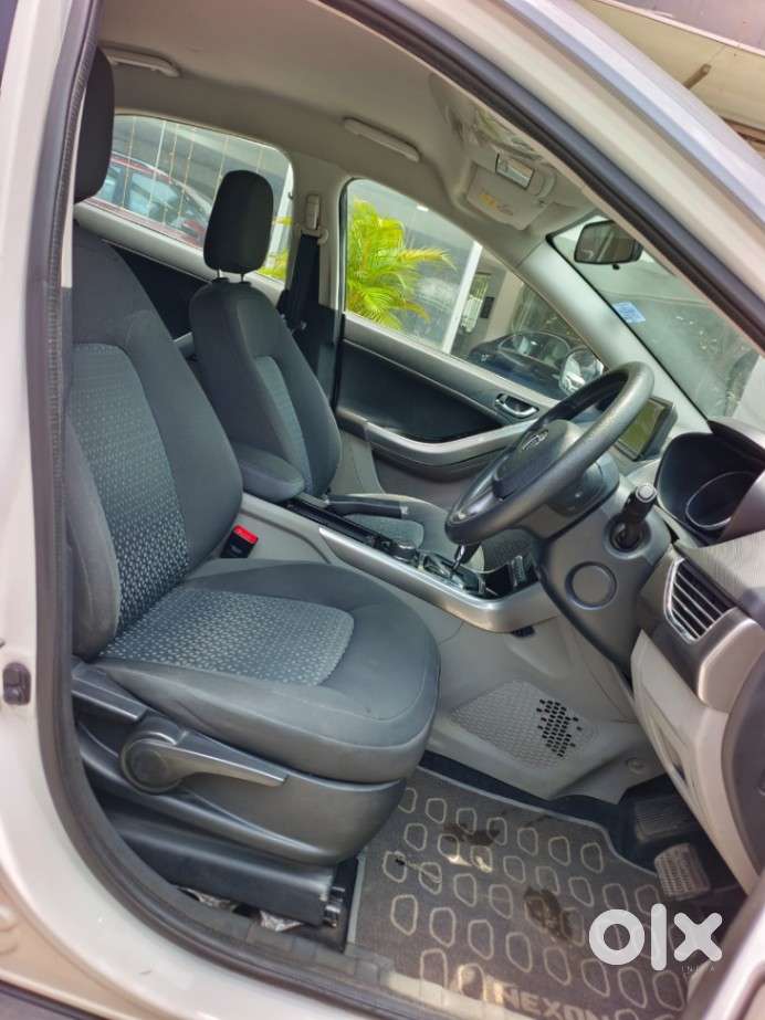 Tata Nexon 1.2 Revotron Xza Plus, 2018, Petrol