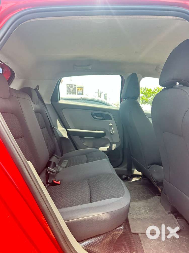 Tata Altroz 1.2 Xe, 2021, Petrol