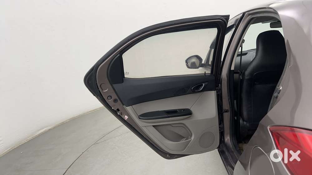 Tata Tiago 1.2 Revotron Xt, 2017, Petrol