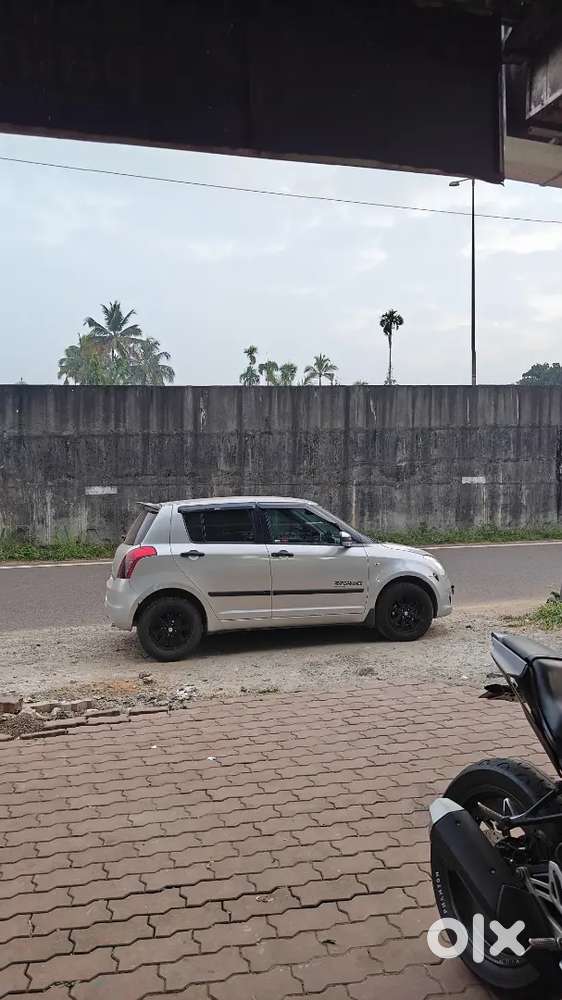 Maruti Suzuki Swift 2011 Petrol