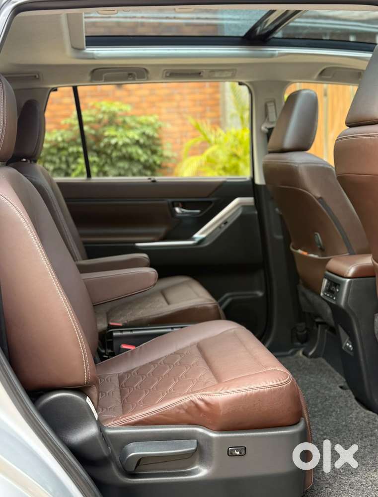 Toyota Innova Hycross 2.0 Zx Hybrid 7 Str, 2025, Petrol
