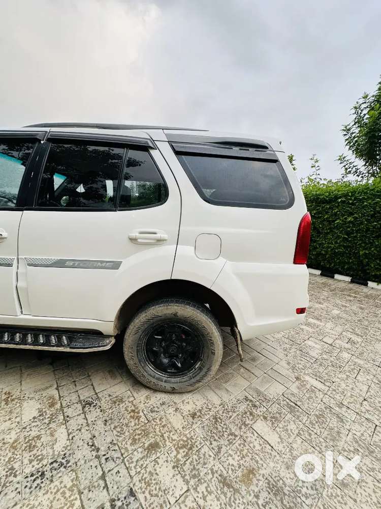 Hr30 Registered Tata Safari Storme 2017 Diesel Well Maintained