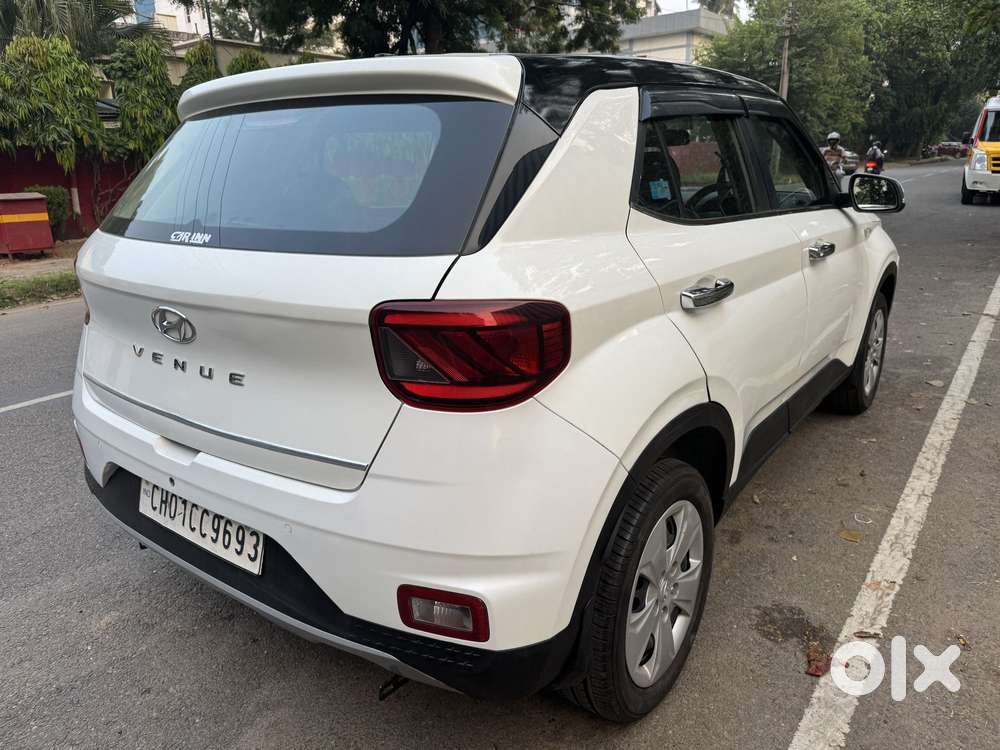 Hyundai Venue E, 2021, Petrol